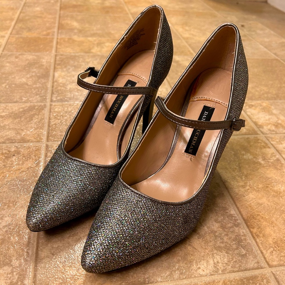 Dana Buchman silver sparkle Mary Jane’s, sz 8